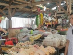 Personil Unit II Bidang Ekonomi Sat Intelkam Polres Karangasem Monitoring Harga Sembako di Beberapa Pasar Kabupaten Karangasem