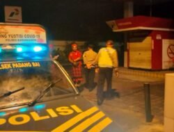 Blue Light Patrol Polsek Padangbai Bersinergi dengan Pecalang untuk Jaga Situasi Padangbai Tetap Kondusif