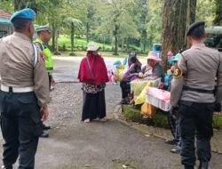 Kapolsek Baturiti Pimpin Personil Polsek Baturiti Amankan Tempat Wisata di Akhir Pekan