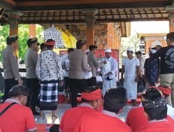 Kasat Polairud Dampingi Kapolres Karangasem Gelar Minggu Kasih di Wantilan Pura Puseh, Desa Adat Batu Ringgit. Kubu