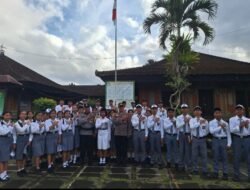 Police Goes To School, Waka Polsek Sidemen Jadi Pembina Upacara di Sekolah