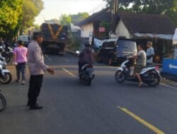 Peduli Keselamatan di Jalan Raya, Personil Polsek Abang Lakukan Gatur Lalin