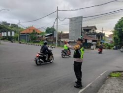 Lancarkan Arus lalu lintas, Polsek Bebandem Gelar Anggota di Pagi Hari
