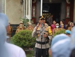 Kapolres Karangasem Berikan Motivasi Saat Menjadi Pembina Upacara di SMA N 2 Amlapura