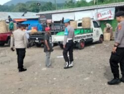 Cegah Kriminalitas, Personil Polsek Baturiti Laksanakan Patroli di Pasar Baturiti dan Obyek Vital