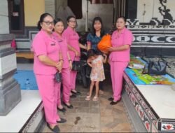 Kegiatan Anjangsana Ibu Ketua Bhayangkari Ranting Baturiti ke Rumah Keluarga Anggota Polri