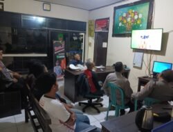 Polsek Sidemen Melaksanakan Nonton Bareng Pertandingan Sepak Bola, Bukti Kedekatan Polri Kepada Masyarakat