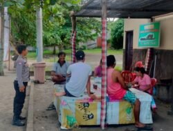 Door to Door Sistem Bhabinkamtibmas Sambangi Nelayan Pantai Yeh Gangga