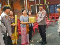 Kapolsek Kediri Bersama Staf Melayat Ke Griya Perean di Kediri