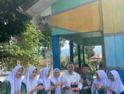 Kreativitas siswa bukan hanya di dalam pembelajaran, melainkan juga kreativitas dalam memberi semangat dan penghargaan bagi cekqu SMansa