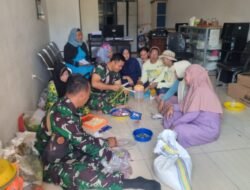 Suasana Hangat Antara Satgas TMMD dan Warga Desa, Memasak Bersama Sebagai Momentum Kebahagiaan