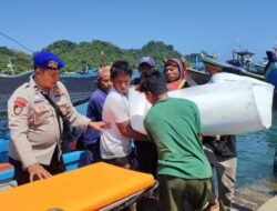Satpolairud Polres Malang Bantu Evakuasi Nelayan Sakit di Perairan Sendangbiru.