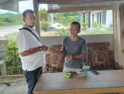 Kanit Intelkam Polsek Way Serdang Bripka Teguh Yuliawan Menerima Penyerahan 1 Pucuk Senpira Dari Masyarakat