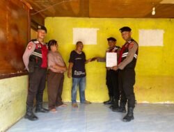 Kanit Turjawali Sat Samapta AIPDA Sugito Menerima Penyerahan 1 Pucuk Senpira Jenis Revolver Tanpa Amunisi Dari Masyarakat