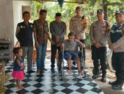 Peduli Penyandang Disabilitas, Muspika Pantee Bidari Berikan Bantuan Kursi Roda