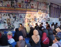 Polres Malang dan Keluarga Korban Gelar Doa Bersama di Pintu 13 Stadion Kanjuruhan