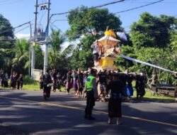 Kapolsek Selbar Turun Langsung Pimpin Pengamanan Upacara Ngaben