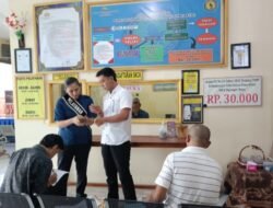 Personil Sat Intelkam Polres Karangasem Berikan Pelayanan kepada Masyarakat dalam Pembuatan SKCK