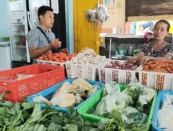 Unit II Bidang Ekonomi Sat Intelkam Polres Karangasem Monitoring Harga Sembako  di Beberapa Pasar di Kabupaten Karangasem