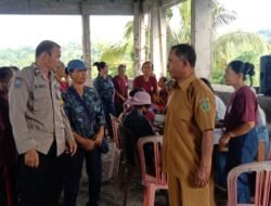 Peduli Warga Lansia, Bhabinkamtibmas Desa Karya Sari Sambangi Kegiatan Posyandu Lansia