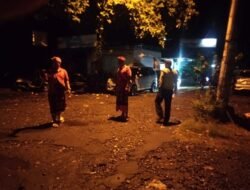 Melalui Blue Light Patrol, Polsek Padangbai Bersama Pecalang Jaga Situasi Kamtibmas Tetap Kondusif