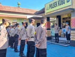Giat Rutin, Kapolsek Kubu Pimpin Giat Apel Pagi Rutin di Halaman Mapolsek Kubu dan Berikan Arahan Tugas Ke Depan