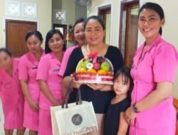 Kapolsek Kediri Bersama Staf di Dampingi Ketua Bhayangkari Ranting Kediri Melaksanakan Anjangsana Anggota Yang Sakit