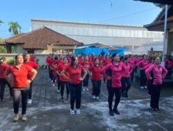 Olahraga Bersama dan Penanaman Bibit Pohon Oleh Ibu Ketua Bhayangkari Cabang Tabanan Beserta Pengurus di Ranting Seltim Tabanan