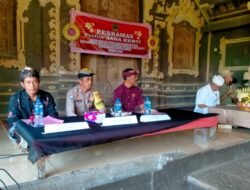 Bhabinkamtibmas Desa Sangketan Hadiri giat Pesraman Pemangku dan Serati Adat Anyar