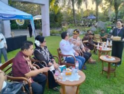 Sukseskan KTT WWF, Kapolsek Kediri Turun Langsung Pimpin Pengamanan HUT Politeknik Internasional Bali (PIB)/ Bitdec di Banjar Nyanyi