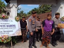 Kapolsek Rendang Beserta Anggota Melayat Ke Rumah Duka Sampaikan Pesan Turut Berduka Cita