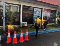 Personel Satreskrim Polres Karangasem Laksanakan Giat Bersih-Bersih Lingkungan Kerja