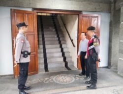 Polsek Tabanan Amankan Ibadah Kebaktian Misa Minggu Sampaikan Himbauan Kamtibmas