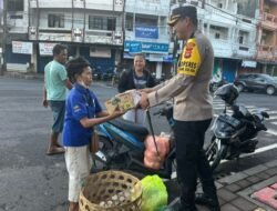 Minggu Kasih Kapolres Tabanan Sapa Warga dan Blusukan ke Pasar Tabanan Serta Bagikan Sembako