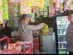 Kapolsek Linge Beserta Personel cek Harga dan ketersediaan Sembako Dipusat Perbelanjaan