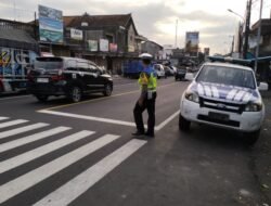 Cegah Laka Lantas di Pagi Hari, Polsek Selemadeg Terjunkan Personil Strong Point Atensi Aktivitas Masyarakat