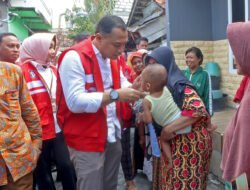 Wali Kota Eri Cahyadi Bantu Gerobak hingga Pengobatan Lansia di Kelurahan Asemrowo