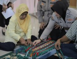 Polwan Polres Mojokerto Hibur ODGJ Dengan Joget Poco-Poco