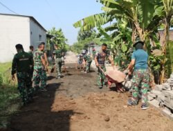 Satgas TMMD ke-120 Kodim 0816/Sidoarjo Percepat Pavingisasi Jalan, Tingkatkan Kualitas Hidup Warga Desa Penambangan