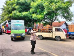 Beri Rasa Aman, Polwan Polres Pamekasan Ini Hadir di Setiap Kegiatan Masyarakat