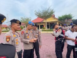Antisipasi Judi Online, Usai Apel Pagi Plt. Kasi Propam Polres Aceh Timur Mendadak Cek HP Anggota