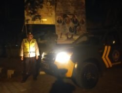 Cegah Gangguan Kamtibmas di Pesisir Pantai dan Seputaran Obyek Wisata Satuan Polairud Polres Karangasem Blue Light Patrol