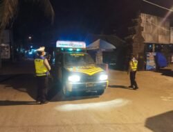 Untuk jaga situasi tetap kondusif, Personil Polsek Padangbai sasar tempat rawan kriminalitas saat kegiatan patroli malam / Blue Light Patrol