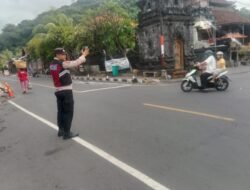 Personil Polsek Padangbai Lakukan Turba pagi, untuk Menjaga Kamseltibcarlantas di Wilayahnya.