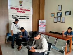 Personil Sat Intelkam Polres Karangasem Berikan Pelayanan Kepada Masyarakat dalam Pembuatan SKCK