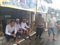 Bhabinkamtibmas Sambangi Warga Dialogis Kamtibmas Guna Jaga Situasi Tetap Kondusif