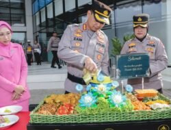 Kapolres Metro Tangerang Kota Pimpin Upacara Kenaikan Pangkat 51 Personel