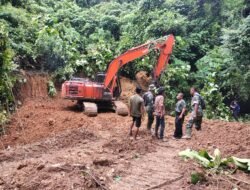 Mudahkan Peziarah, TNI Buka Akses Jalan Menuju Makam Pahlawan Cut Meutia.