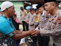 Polres Aceh Tengah Salurkan 20 Paket Sembako Pada Warga Kurang Mampu Di Kampung Blang Gele Dilanjutkan Jumat Curhat