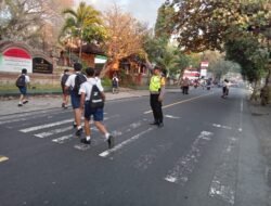 Lancarkan Aktivitas Masyarakat Pagi Hari, Anggota Polsek Kubu Tergelar Di Jalan Raya Pengaman